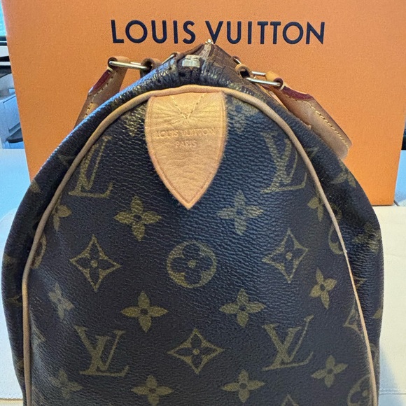AUTHENTIC Louis Vuitton Speedy 35 Monogram Handbag. - Picture 2 of 12